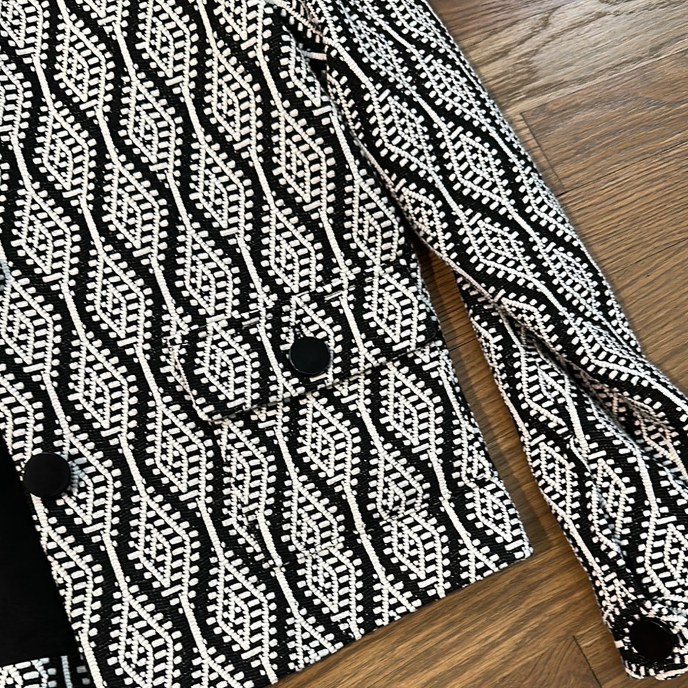 Black And White Patterned Jacket - image 4